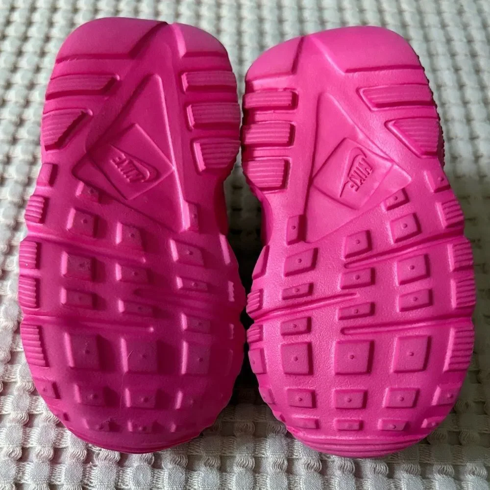 Infant Nike Huaraches Bright Pink Size  4C Like New!